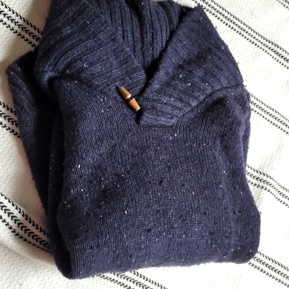 European Sweater - Picture 1 of 5